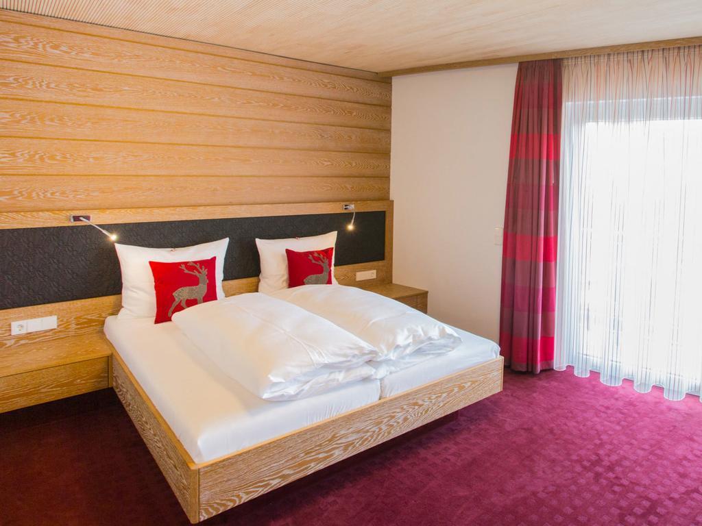 Hotel Kreuz Gaestehaus Und Lauchertbar Mit Terrasse 감메르팅엔 외부 사진