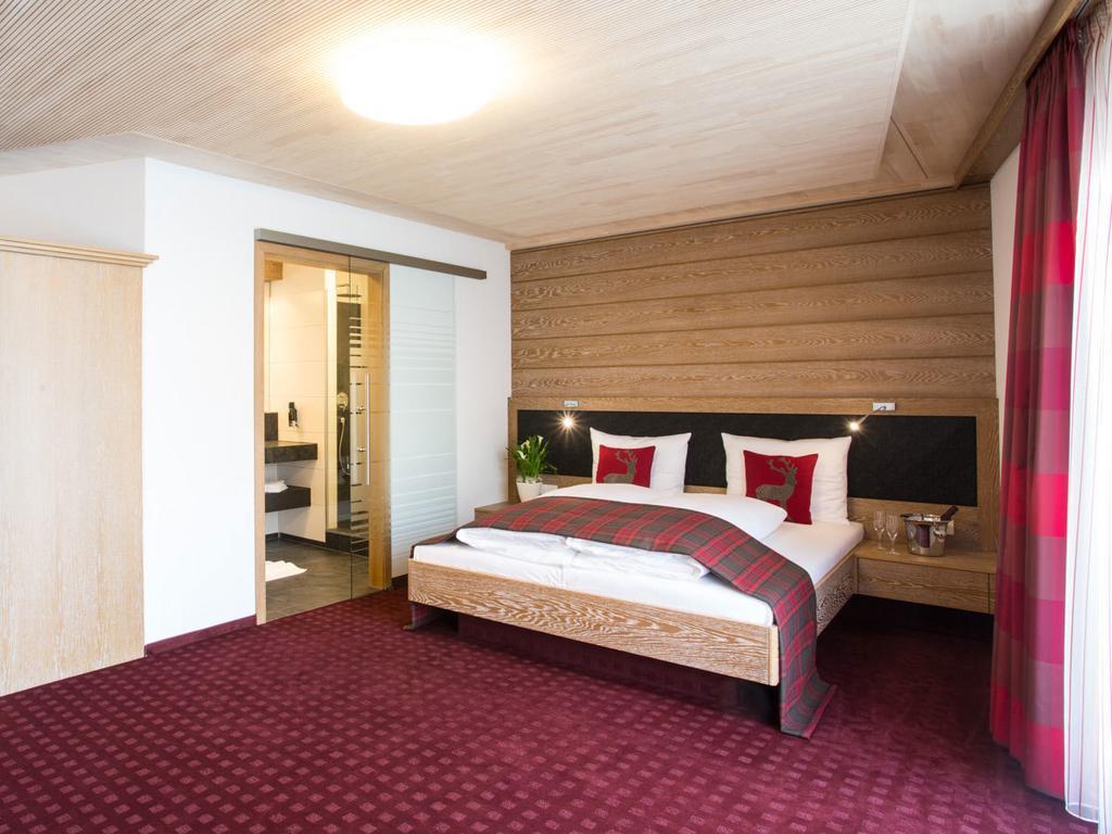 Hotel Kreuz Gaestehaus Und Lauchertbar Mit Terrasse 감메르팅엔 외부 사진