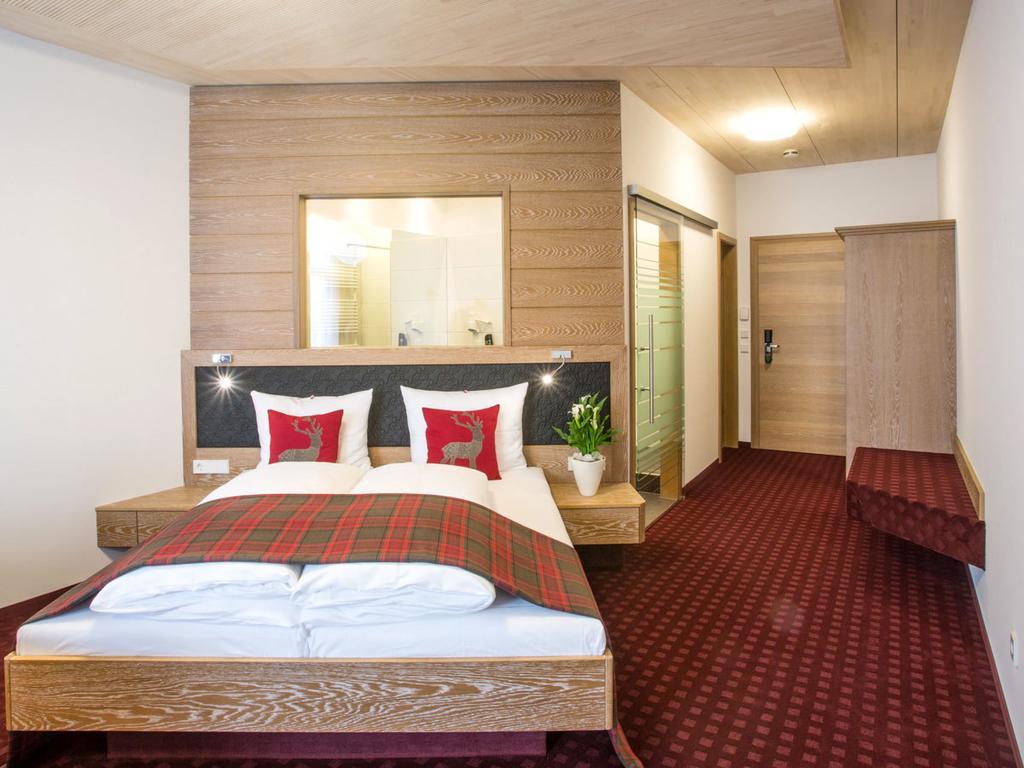 Hotel Kreuz Gaestehaus Und Lauchertbar Mit Terrasse 감메르팅엔 객실 사진