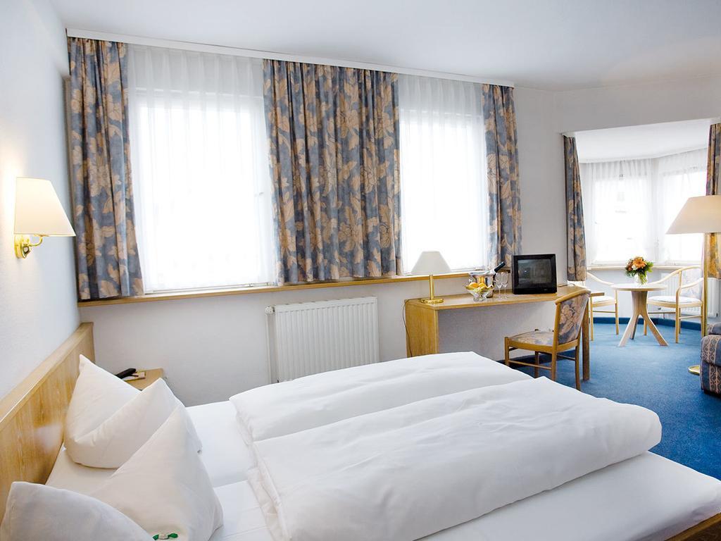 Hotel Kreuz Gaestehaus Und Lauchertbar Mit Terrasse 감메르팅엔 외부 사진