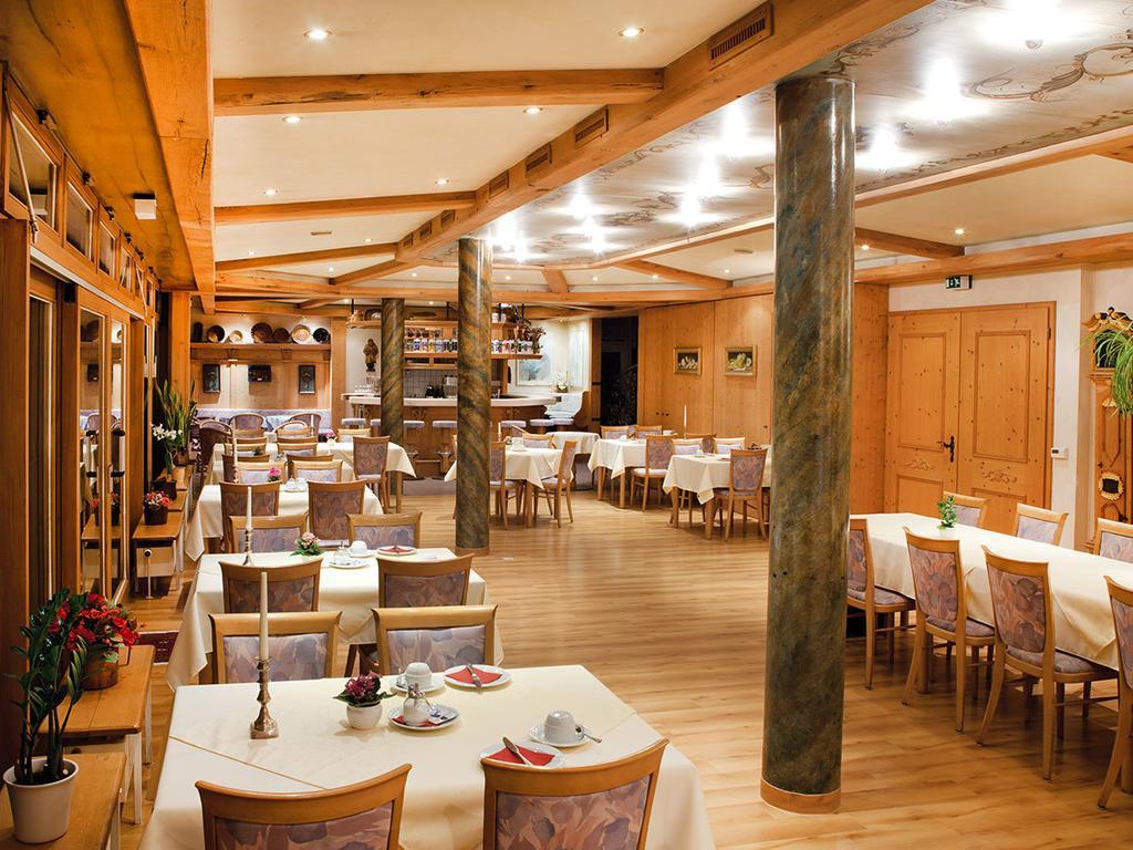 Hotel Kreuz Gaestehaus Und Lauchertbar Mit Terrasse 감메르팅엔 외부 사진