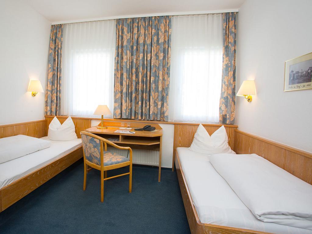Hotel Kreuz Gaestehaus Und Lauchertbar Mit Terrasse 감메르팅엔 객실 사진