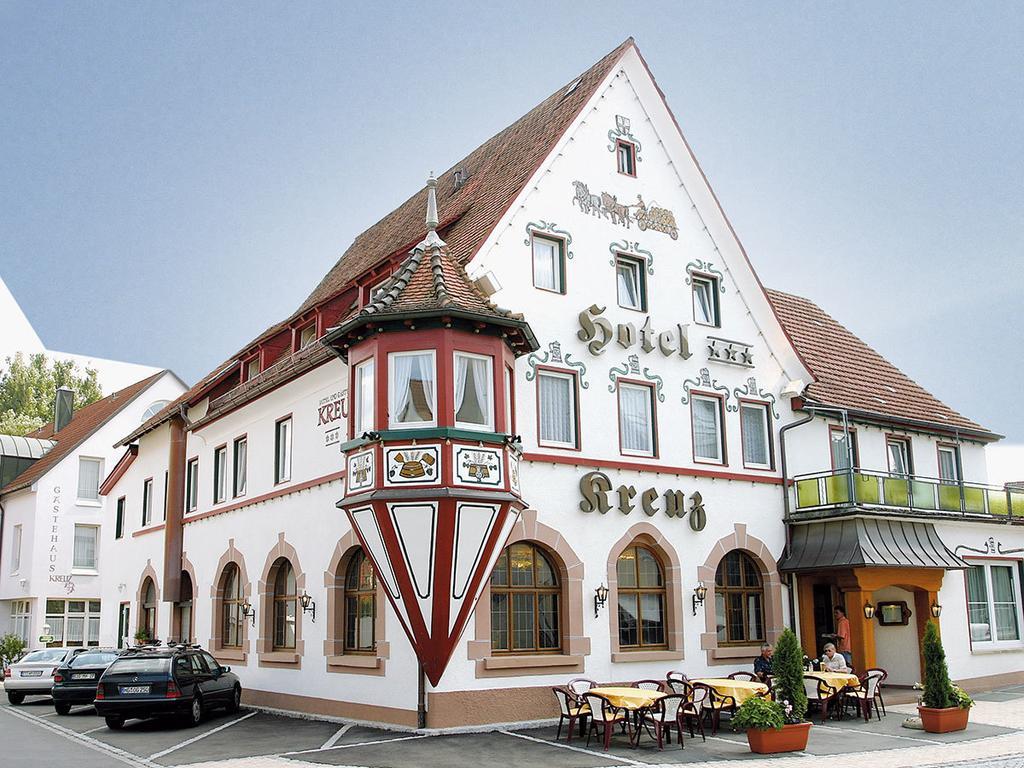 Hotel Kreuz Gaestehaus Und Lauchertbar Mit Terrasse 감메르팅엔 외부 사진