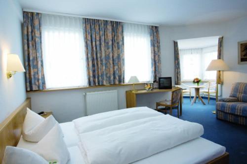 Hotel Kreuz Gaestehaus Und Lauchertbar Mit Terrasse 감메르팅엔 객실 사진